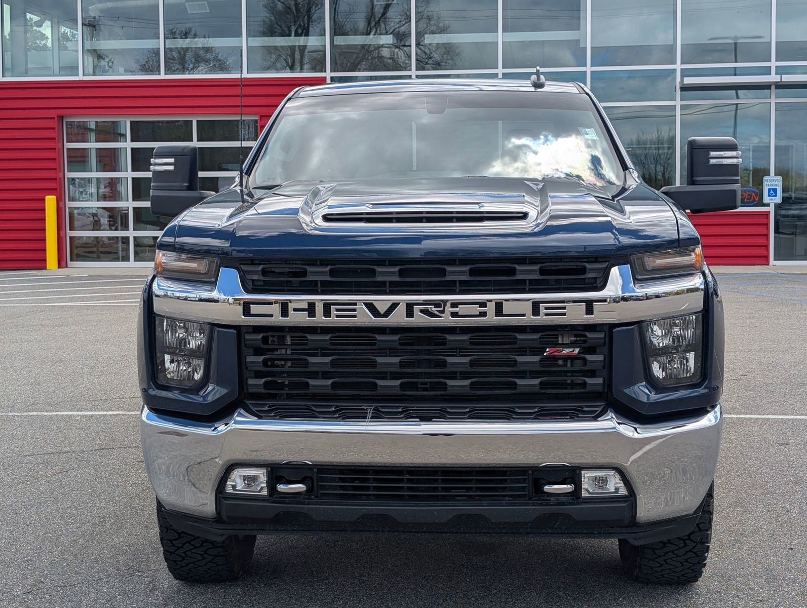Used 2022 Chevrolet Silverado 2500 LT w/ Convenience Package AWD/4WD image 2
