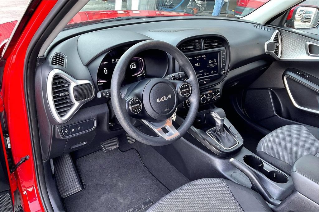 Used 2024 Kia Soul LX w/ Option Group 015 FWD image 13