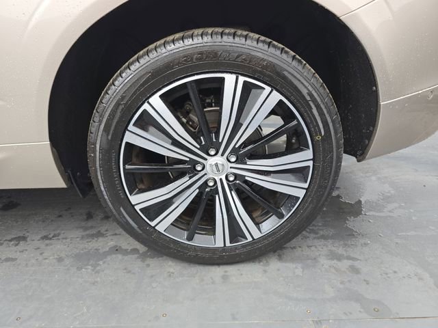 Used 2023 Volvo XC60 B5 Plus w/ Protection Package Premier image 16