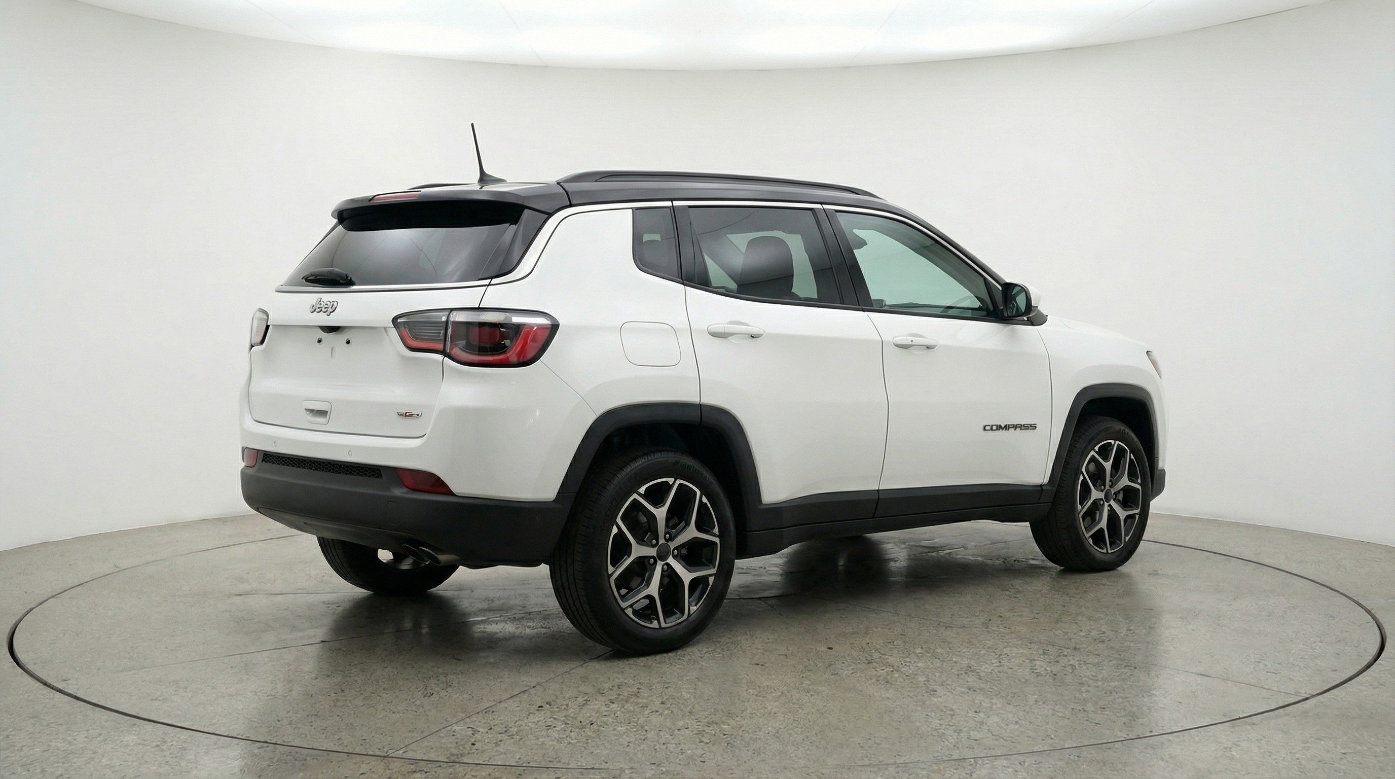 Used 2025 Jeep Compass Limited image 9