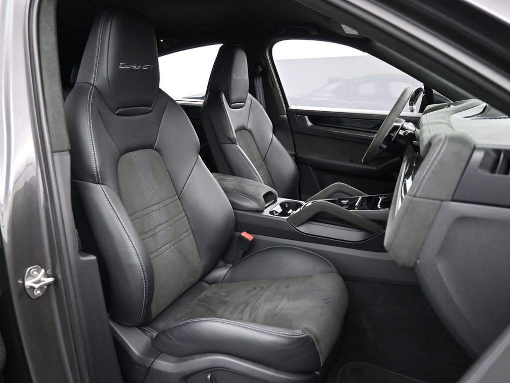 Certified 2024 Porsche Cayenne Turbo GT AWD/4WD image 31