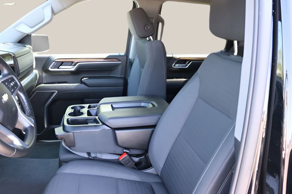 Used 2025 Chevrolet Silverado 1500 LT image 11