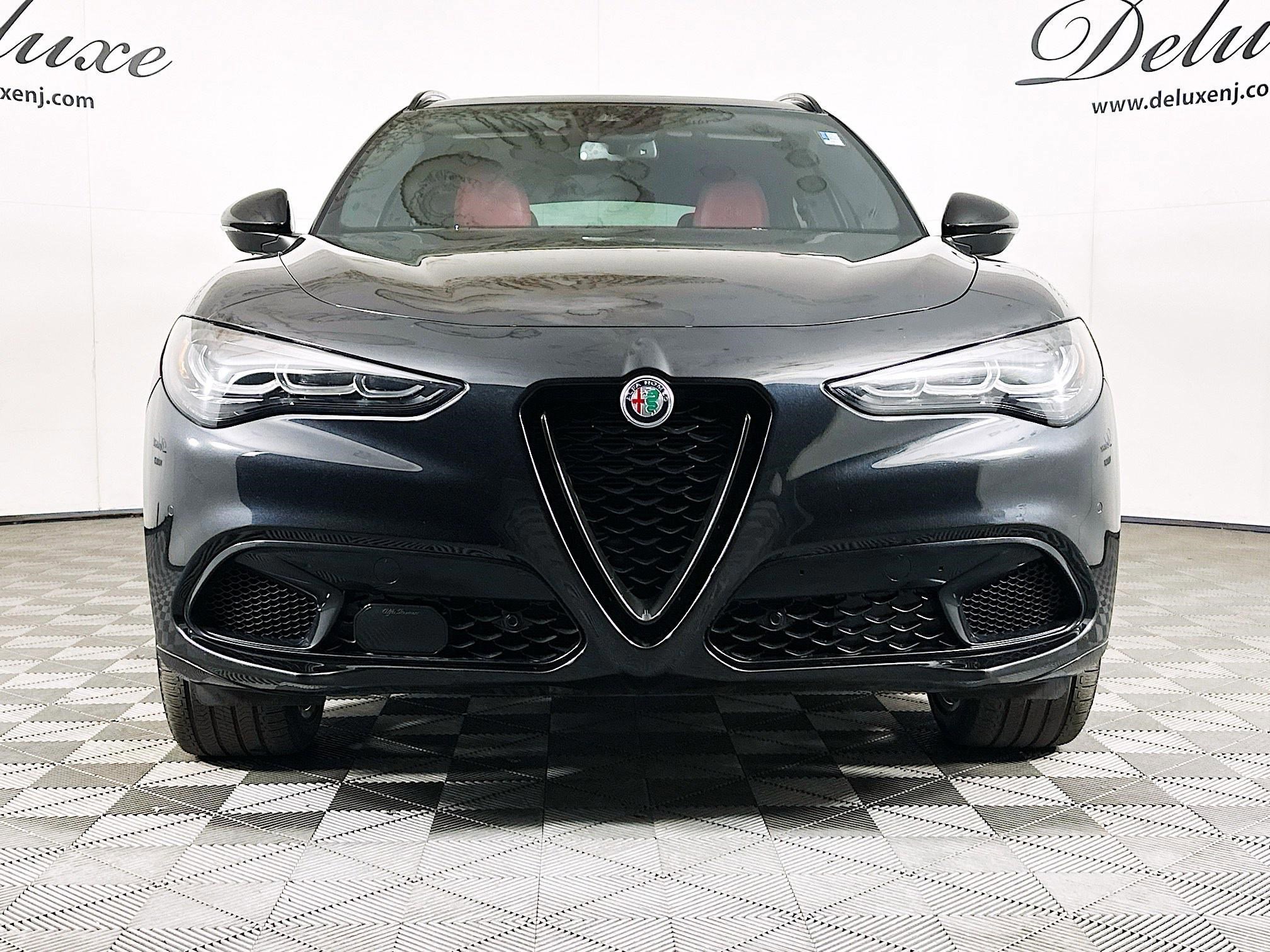 Used 2024 Alfa Romeo Stelvio Veloce AWD/4WD image 2