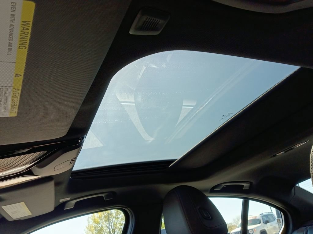 Used 2025 BMW 330i Sedan RWD image 7