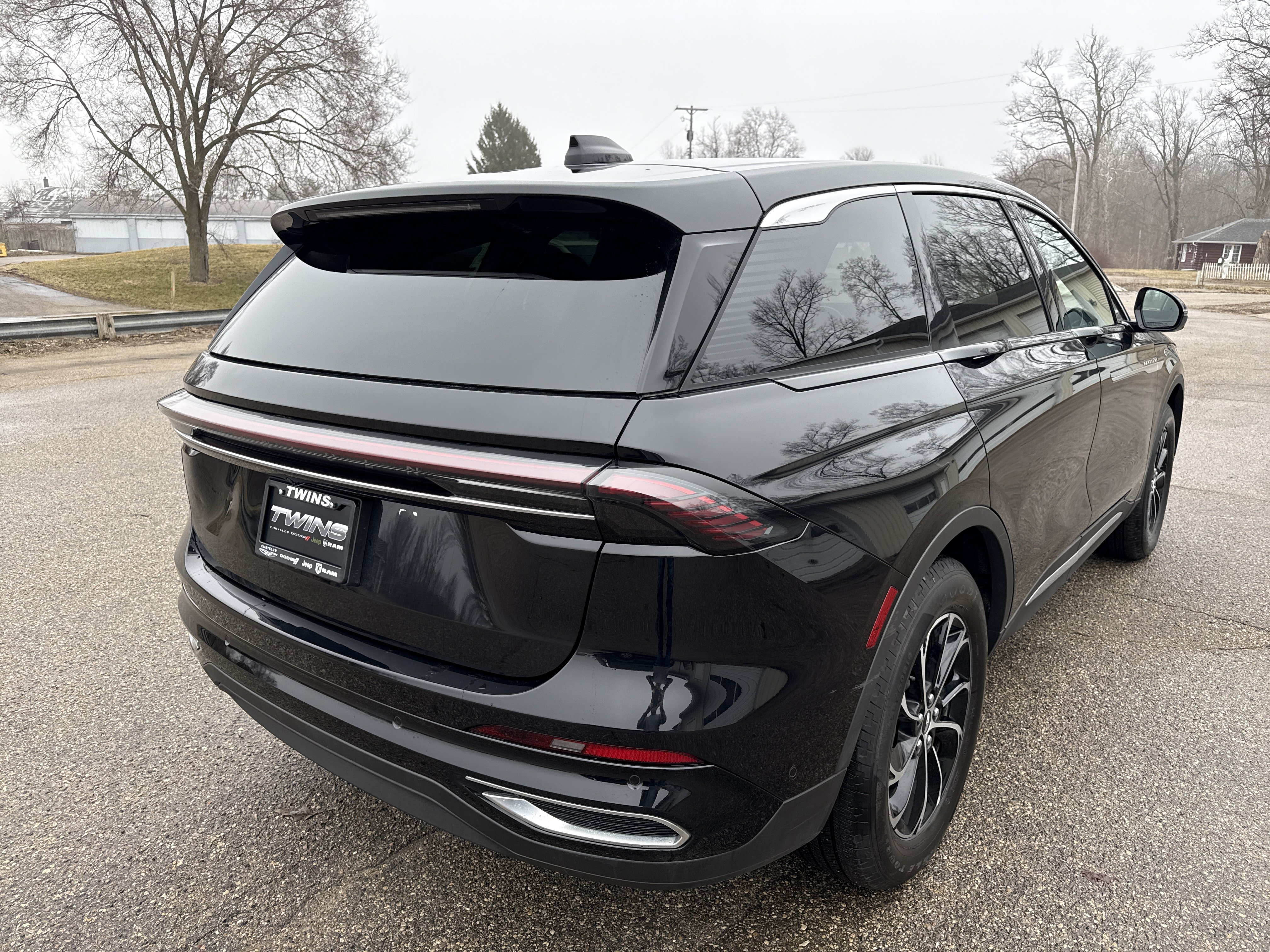 Used 2024 Lincoln Nautilus Premier AWD/4WD image 3