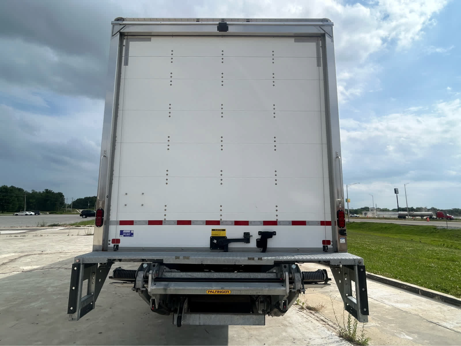 New 2027 Ford F650 2WD Regular Cab Super Duty image 3