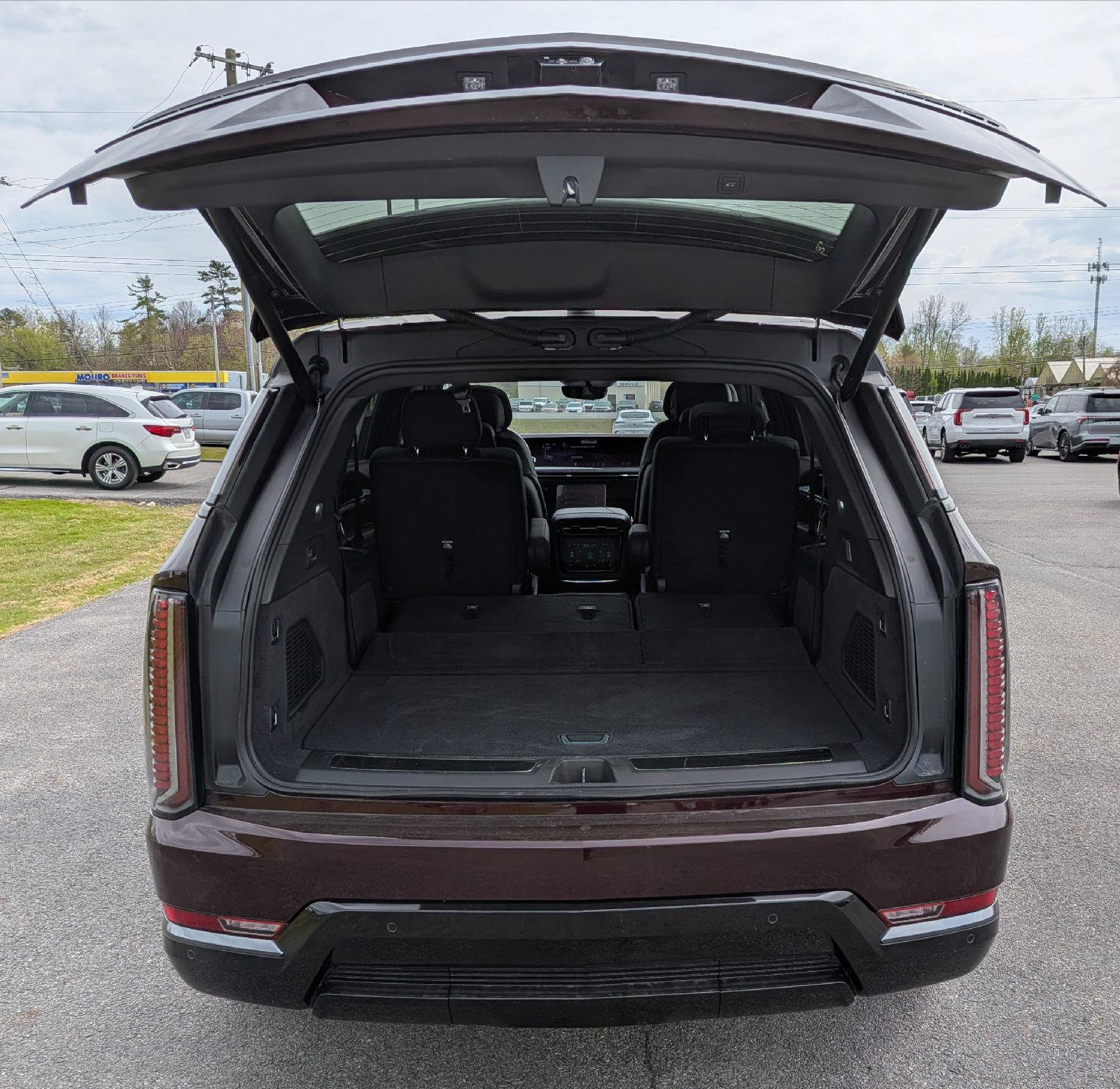 Used 2026 Cadillac Escalade IQ Sport 1 w/ LPO, ONYX Package AWD/4WD image 11