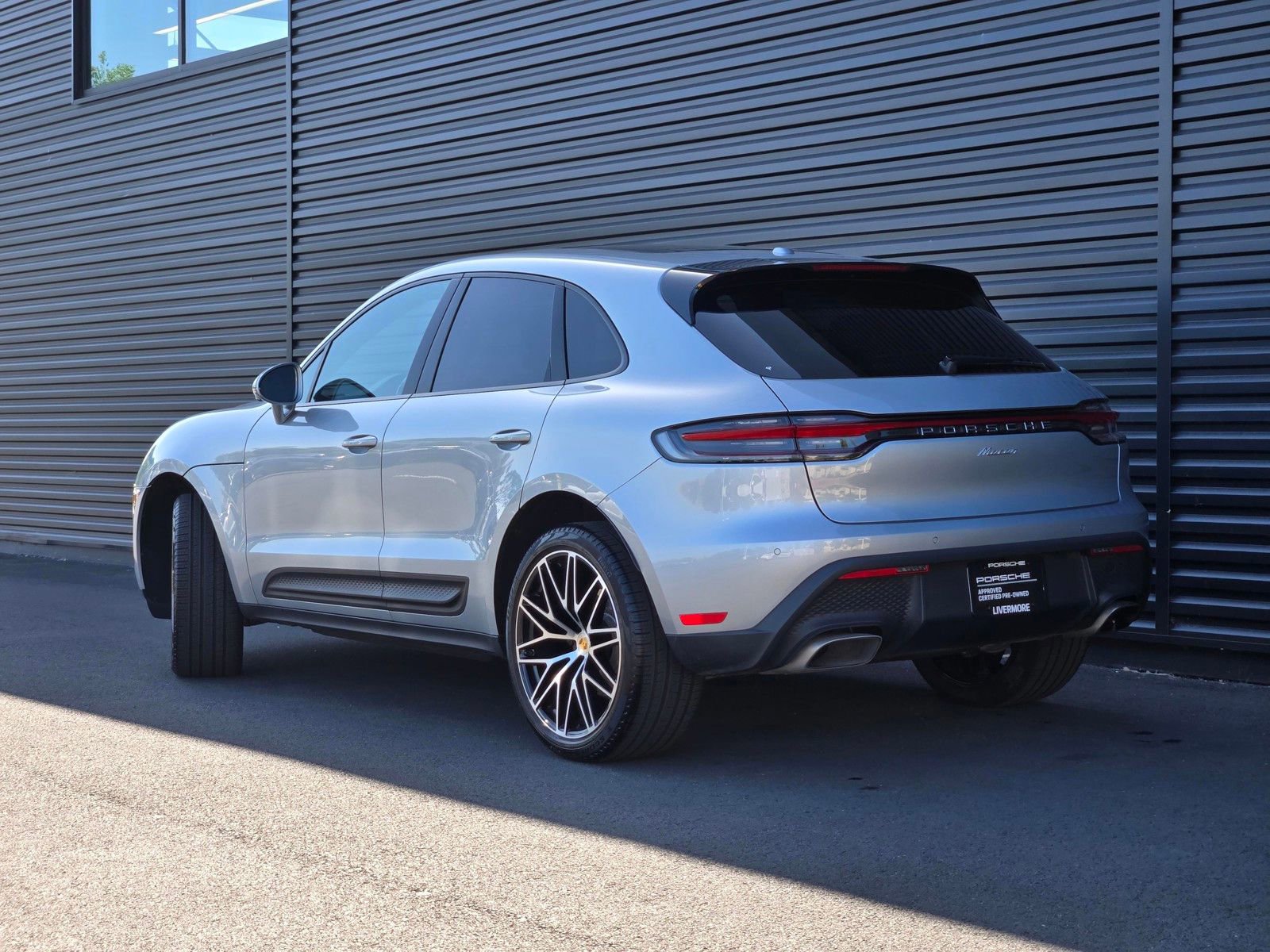 Certified 2025 Porsche Macan AWD/4WD image 7