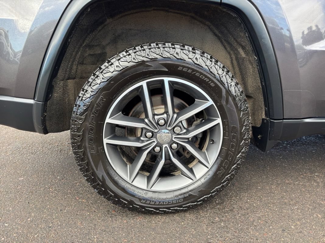 Used 2018 Jeep Grand Cherokee Limited w/ Luxury Group II AWD/4WD image 35