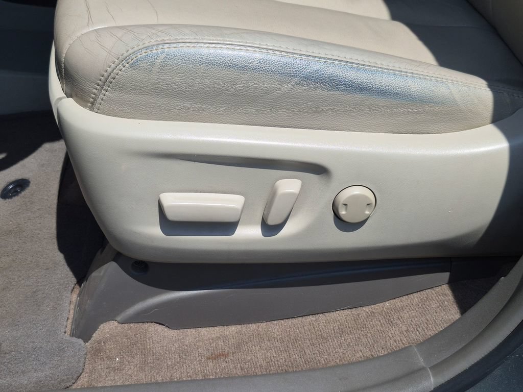 Used 2014 Toyota Sienna XLE FWD image 17