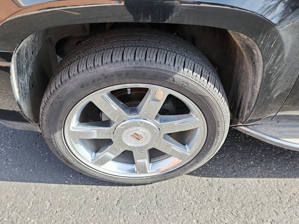 Used 2013 Cadillac Escalade Luxury image 19