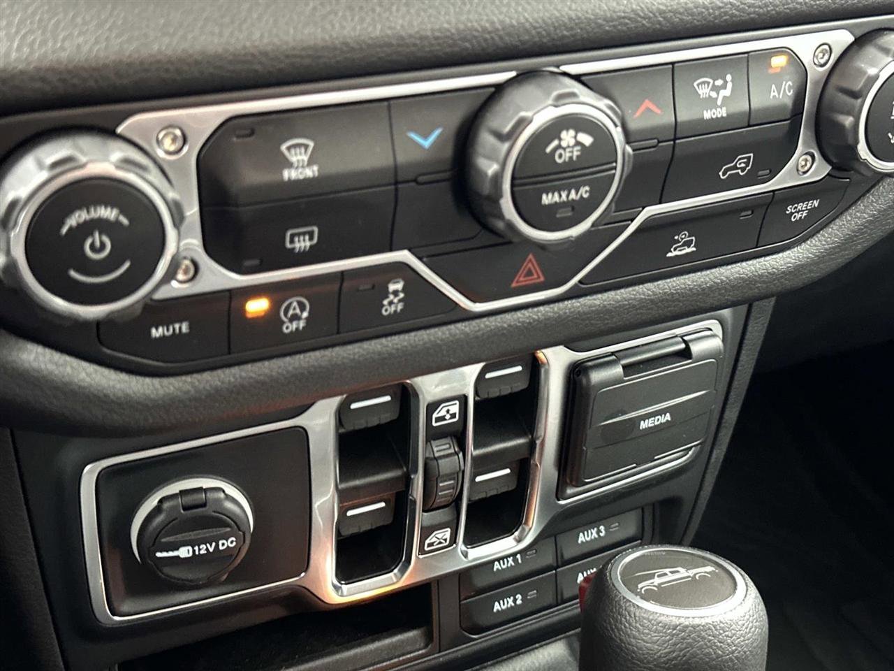 Used 2025 Jeep Gladiator Sport image 26