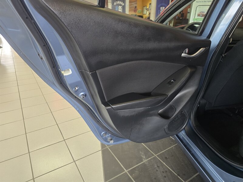Used 2014 MAZDA MAZDA3 i Touring FWD image 10