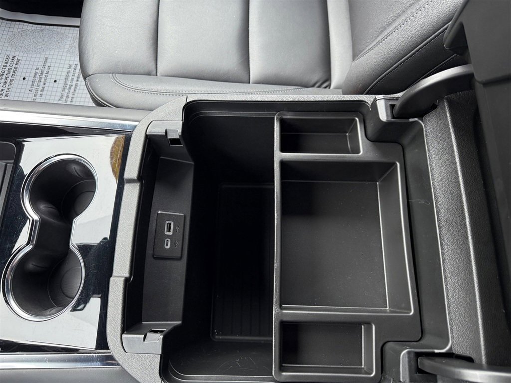 Used 2025 Chevrolet Suburban Z71 image 25