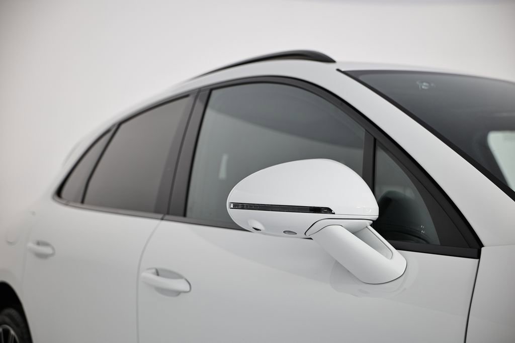 Certified 2026 Porsche Macan image 16