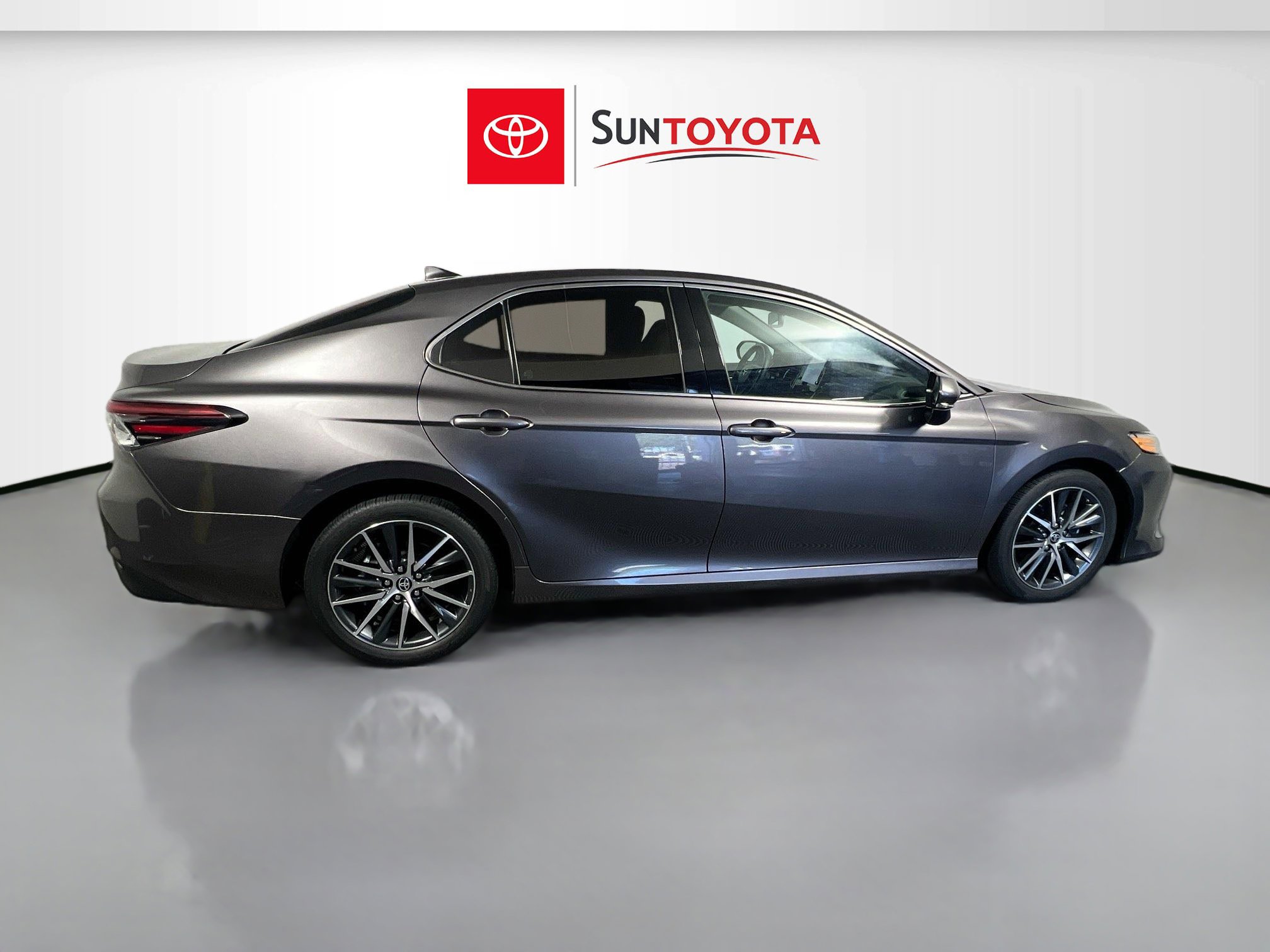 Used 2024 Toyota Camry XLE FWD image 2