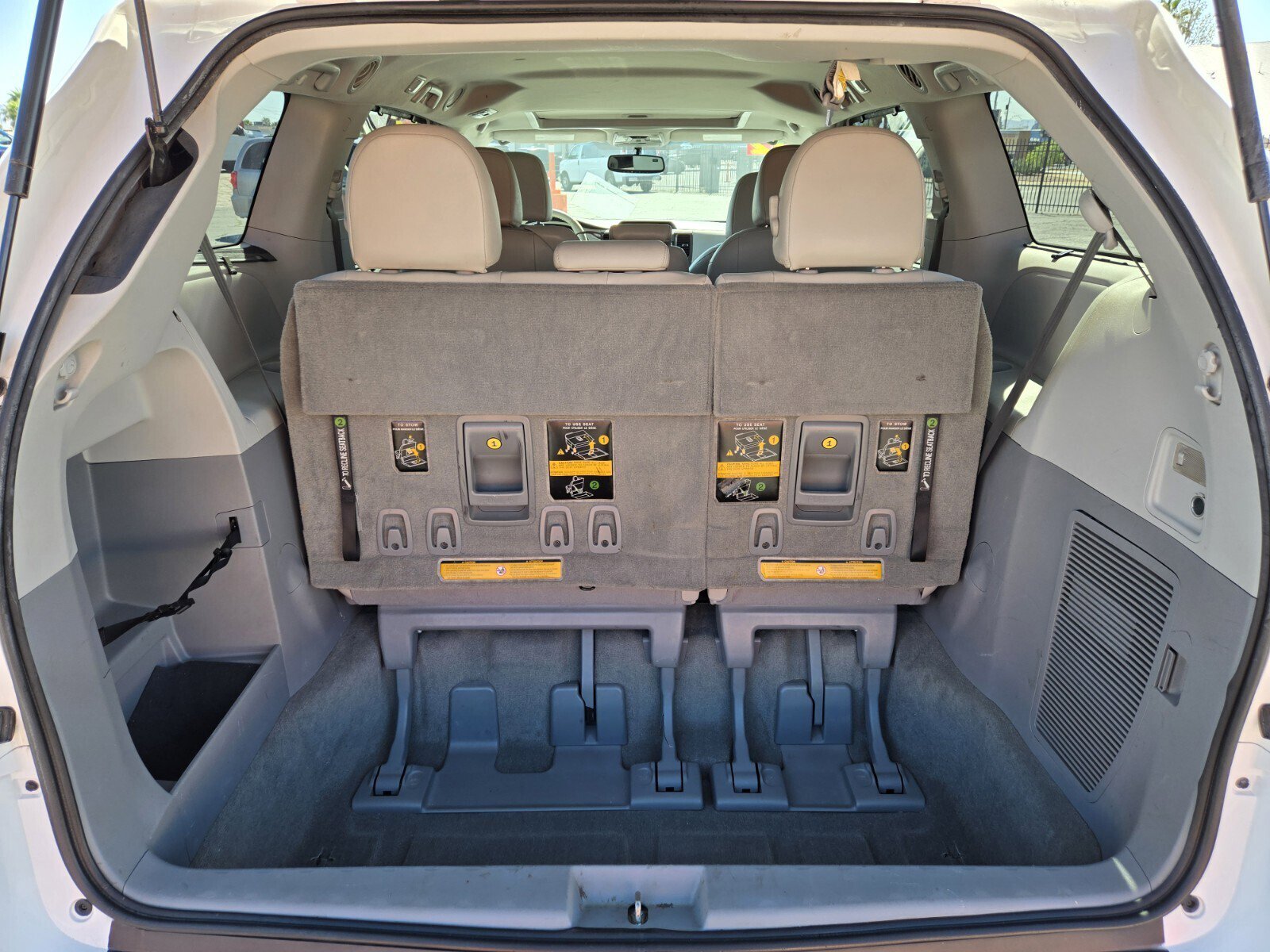 Used 2012 Toyota Sienna XLE FWD image 12
