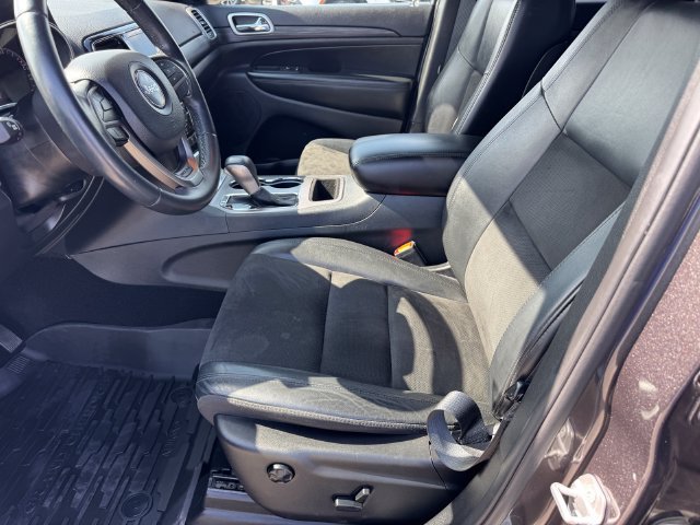 Used 2019 Jeep Grand Cherokee Laredo w/ Laredo X Package RWD image 13