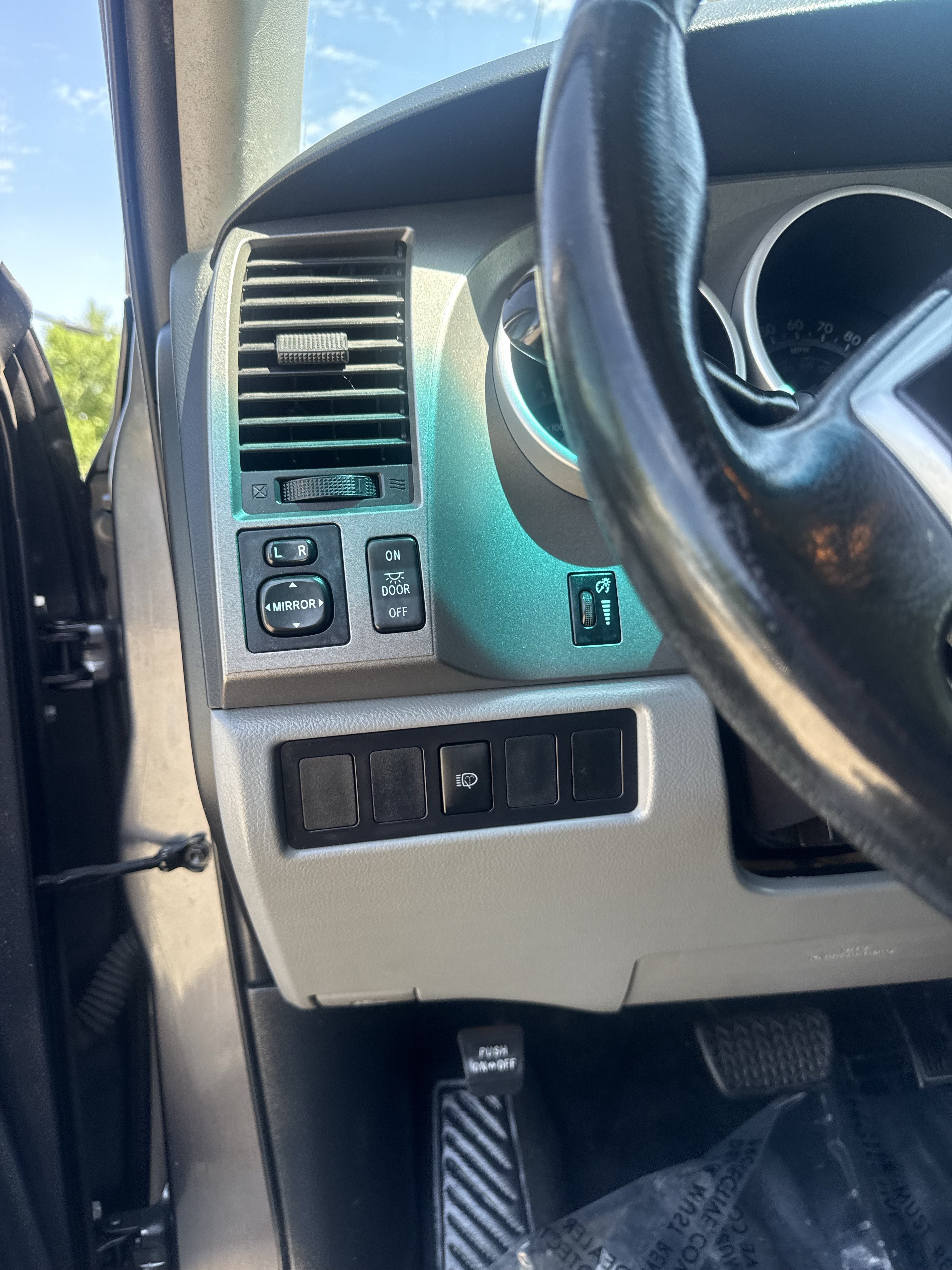 Used 2017 Toyota Sequoia SR5 AWD/4WD image 16