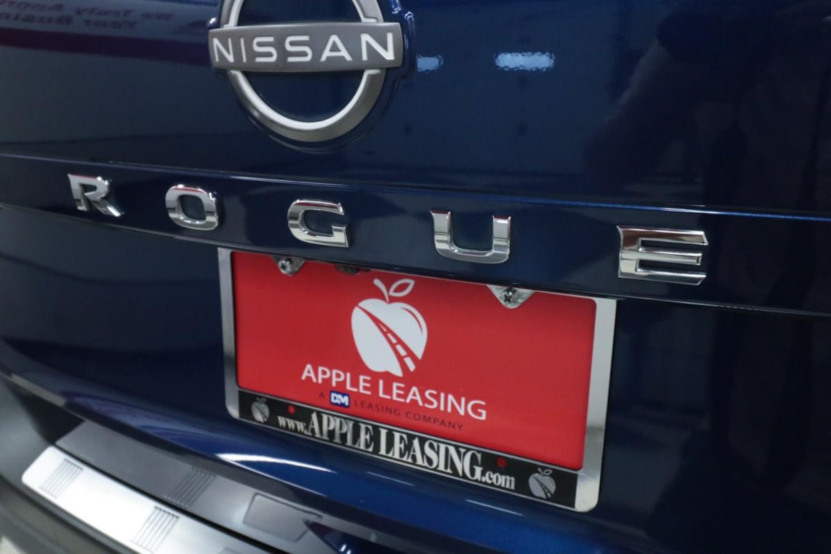 Used 2022 Nissan Rogue SV w/ SV Premium Package FWD image 32