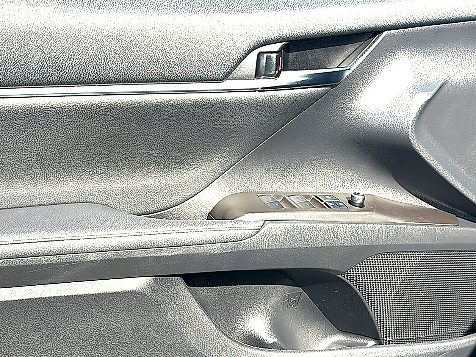 Used 2022 Toyota Camry XSE image 16