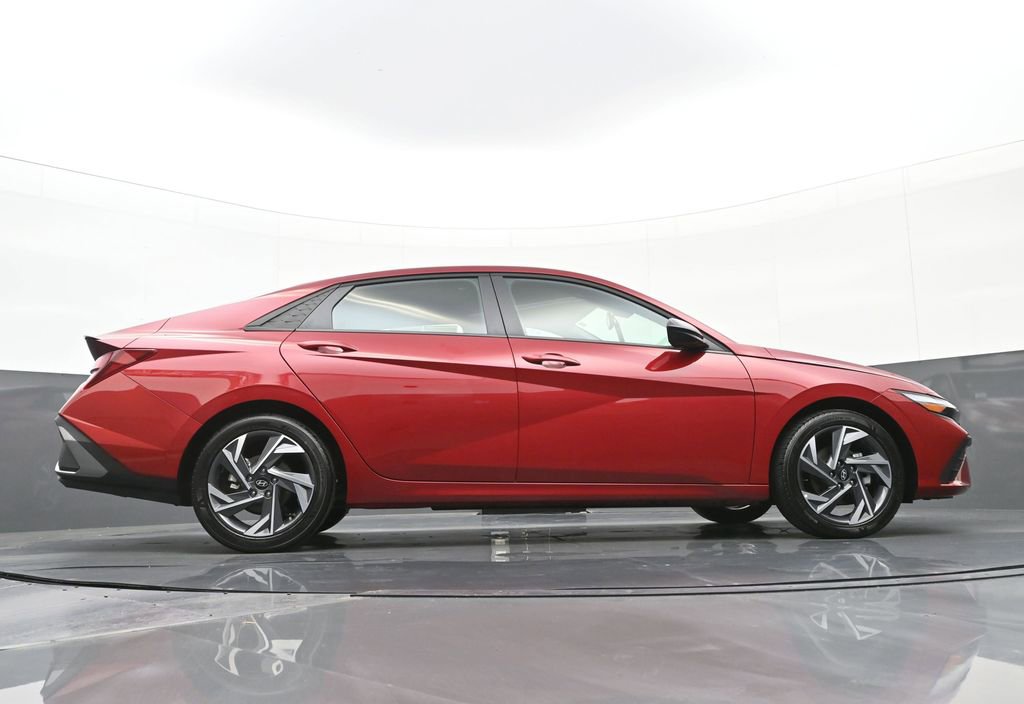 Certified 2025 Hyundai Elantra Sport image 38
