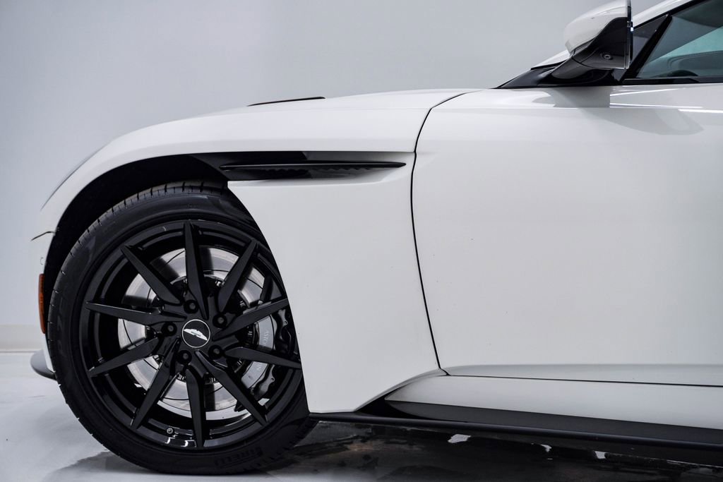 Used 2021 Aston Martin DB11 Coupe image 14