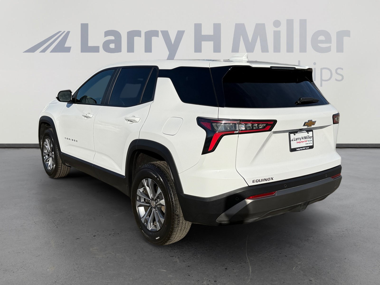 Used 2025 Chevrolet Equinox LT FWD image 3