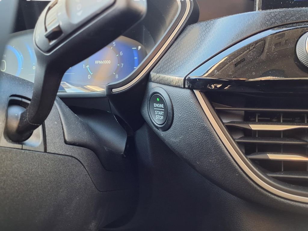 Used 2022 Ford Escape SEL w/ SEL Stealth AWD Package image 13