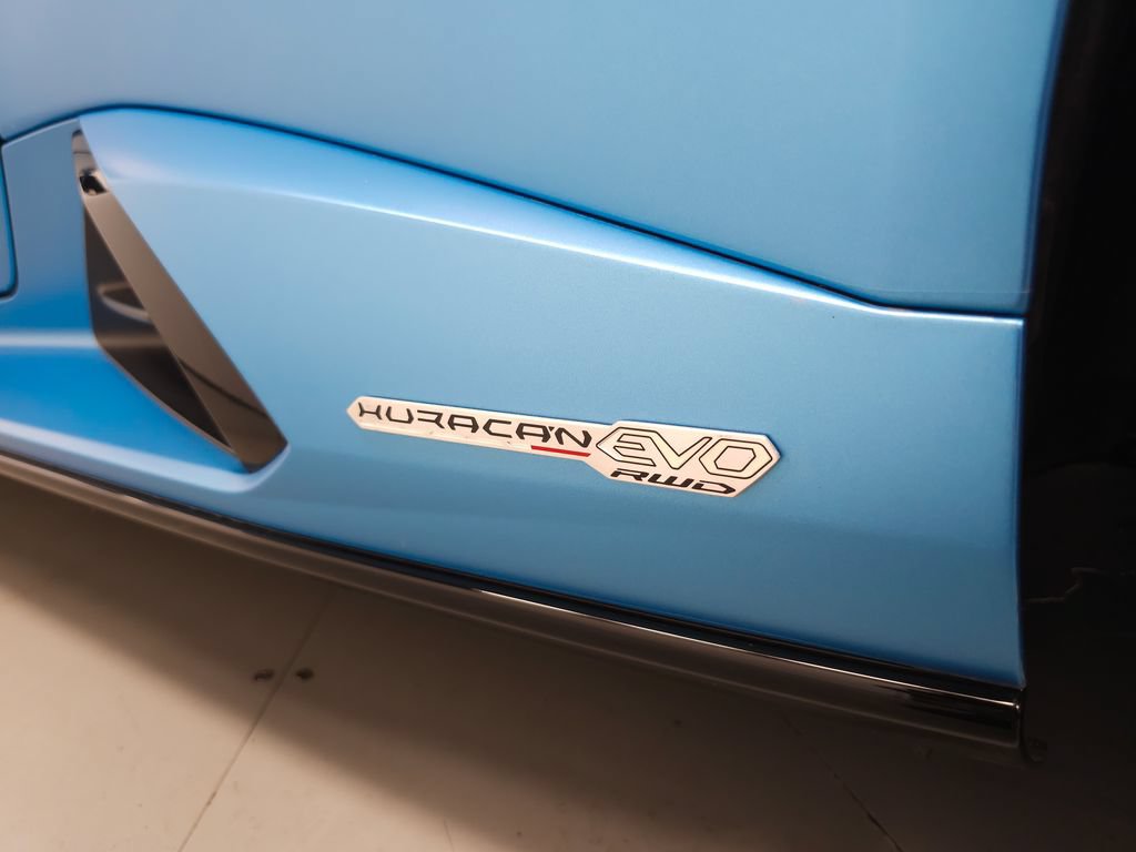 Used 2022 Lamborghini Huracan EVO RWD image 43