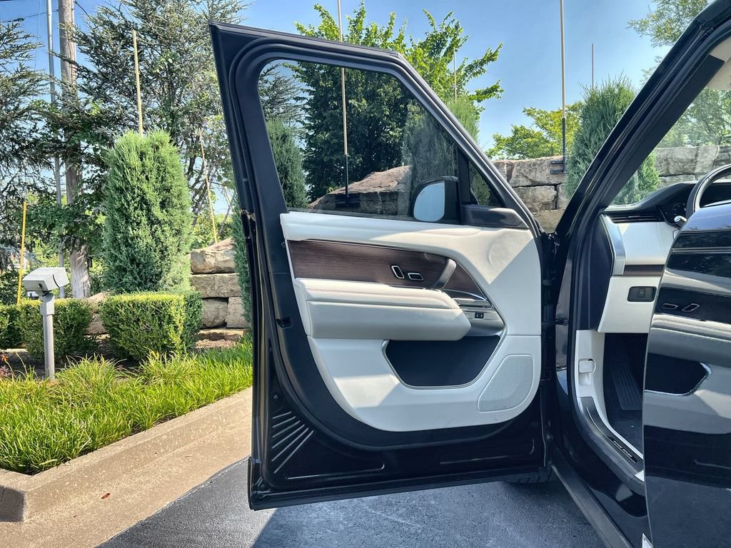 New 2026 Land Rover Range Rover SE AWD/4WD image 17