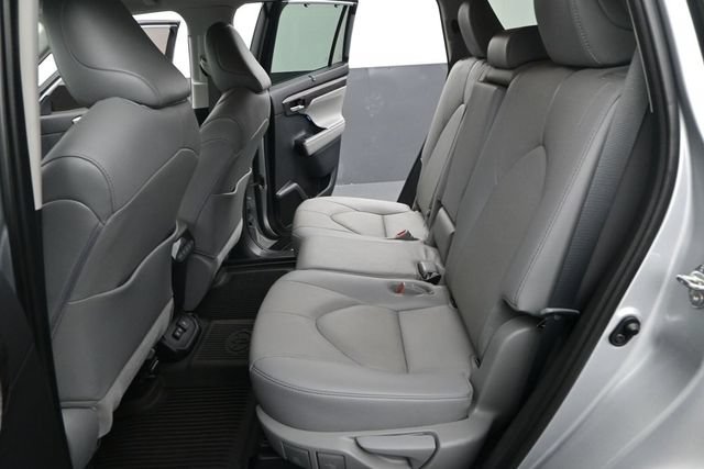 Used 2021 Toyota Highlander Limited FWD image 12