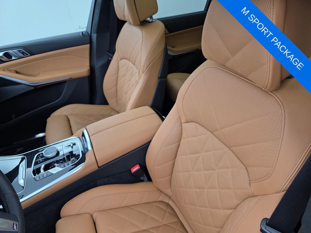 Used 2025 BMW X7 xDrive40i w/ M Sport Package image 11