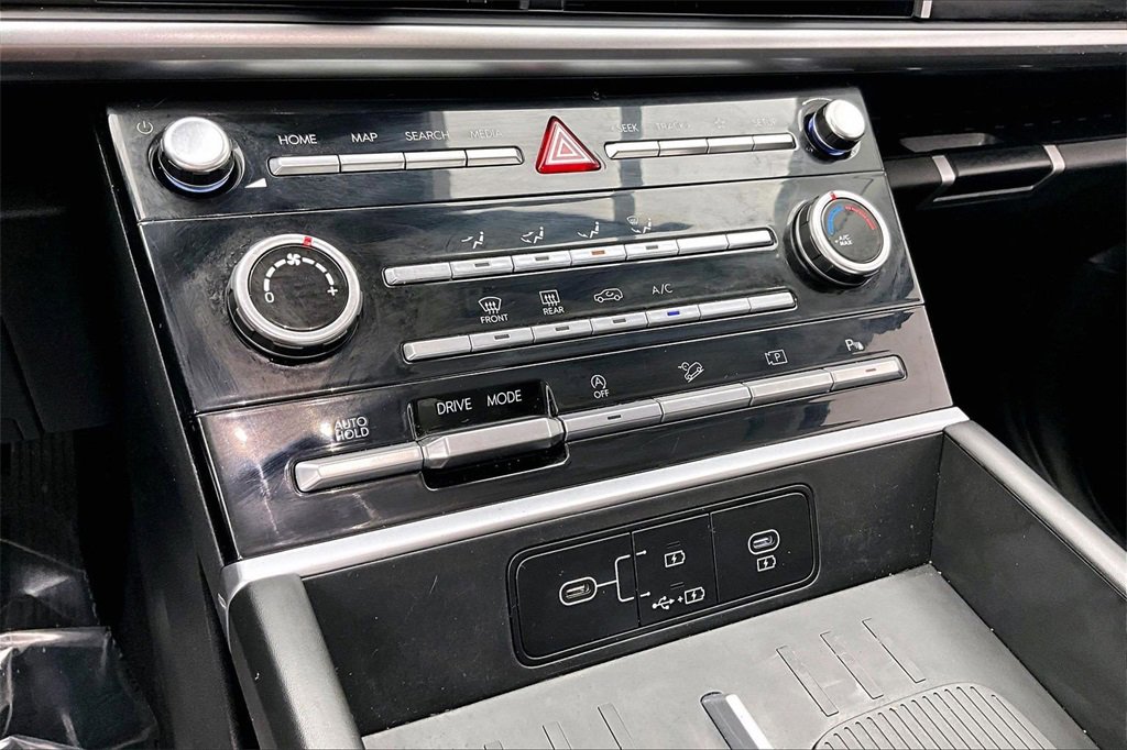 Used 2025 Hyundai Santa Fe SE image 32