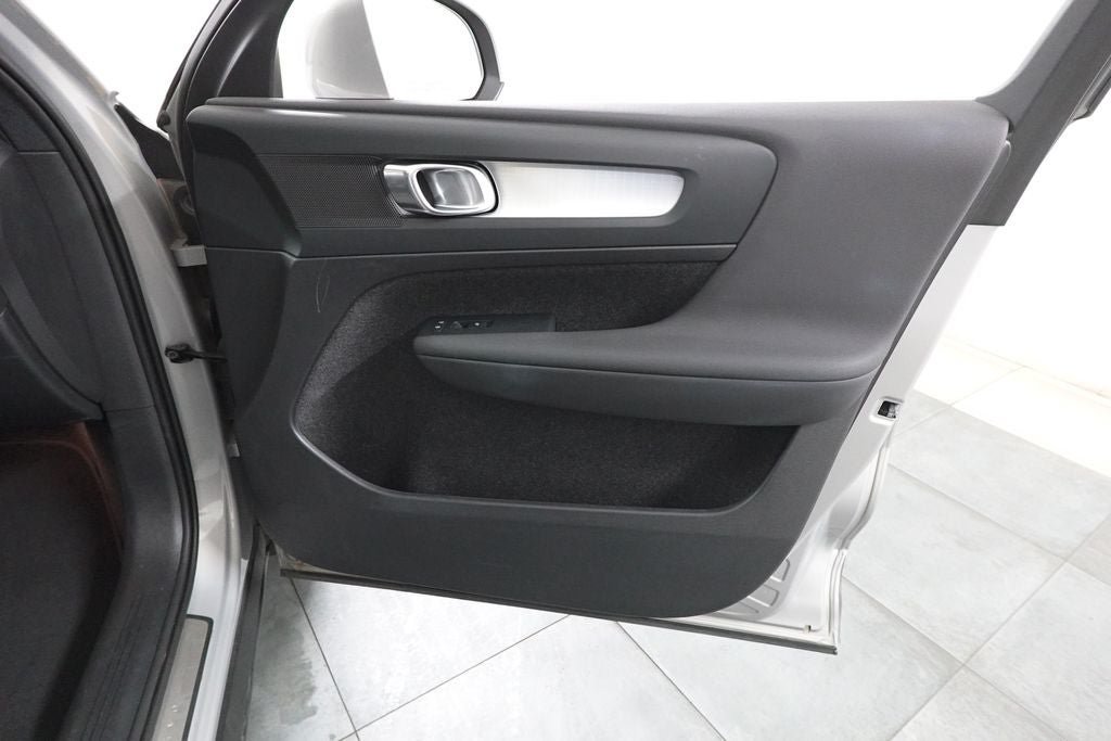 Used 2025 Volvo XC40 B5 Core AWD/4WD image 29