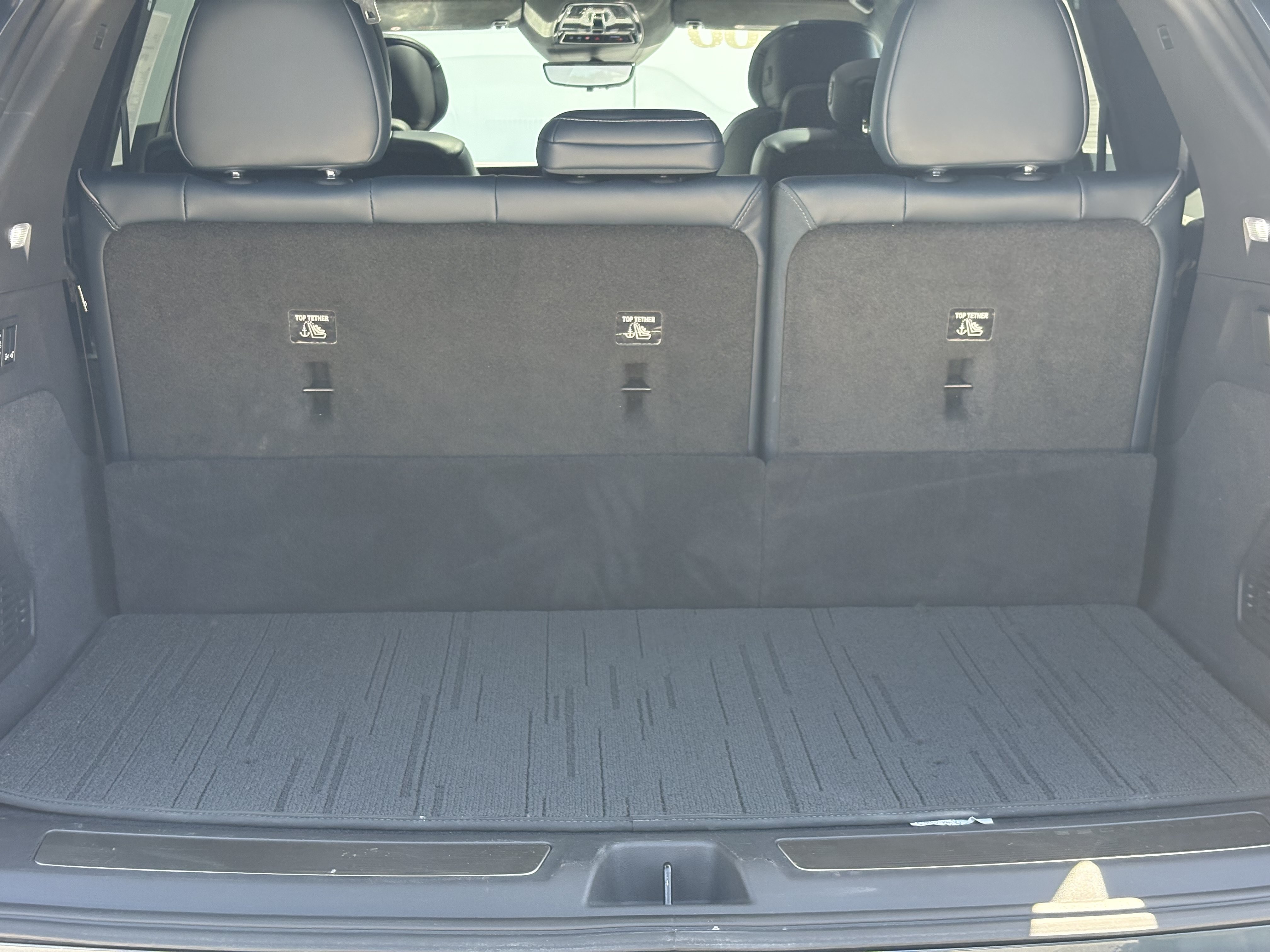 Certified 2025 Cadillac Escalade IQ Luxury 2 w/ LPO, Premium Carpet Package AWD/4WD image 9