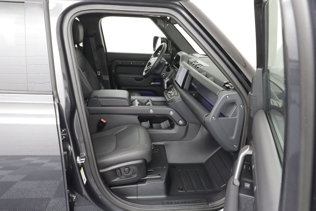 Certified 2025 Land Rover Defender 110 X-Dynamic SE AWD/4WD image 20