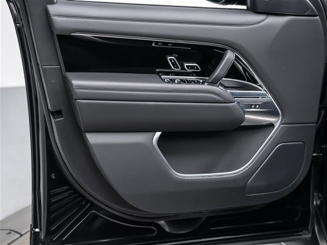 Used 2025 Land Rover Range Rover Long Wheelbase SE image 25