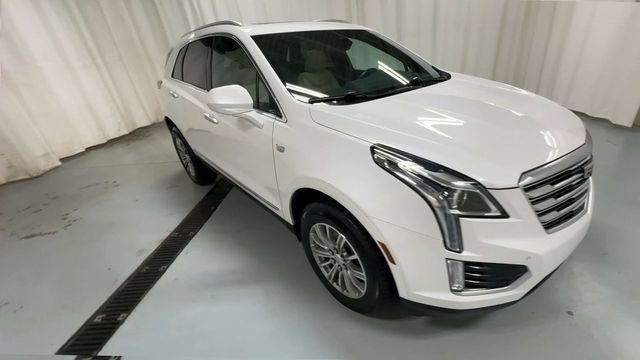 Used 2017 Cadillac XT5 Luxury w/ Driver Awareness Package FWD image 2