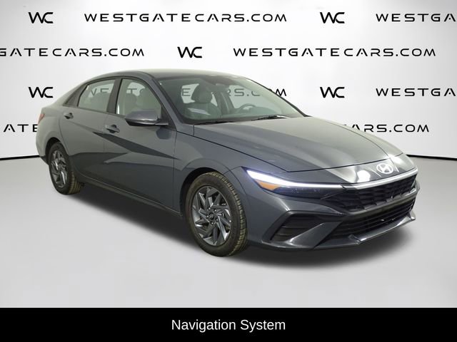 Used 2024 Hyundai Elantra SEL image 2