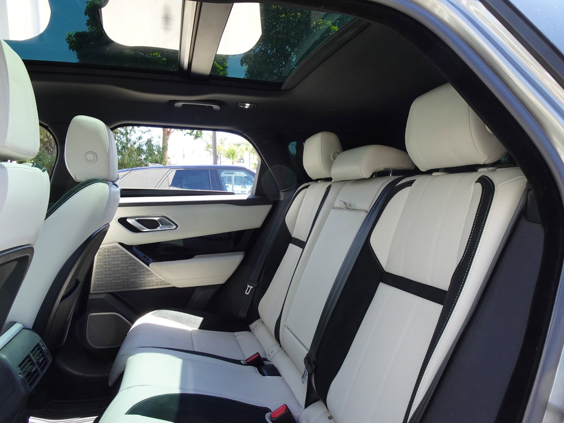 Used 2021 Land Rover Range Rover Velar R-Dynamic S AWD/4WD image 16