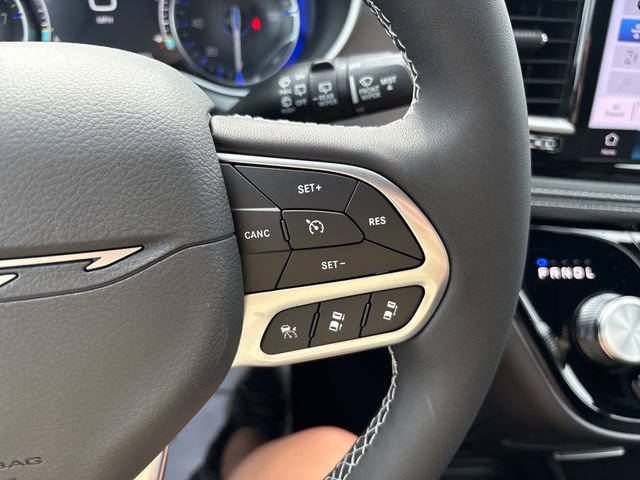 New 2027 Chrysler Pacifica Select AWD/4WD image 13