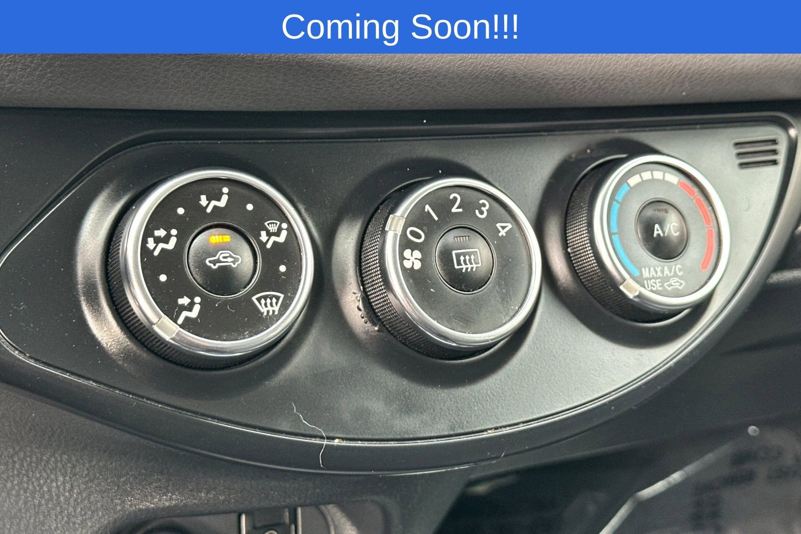 Used 2015 Toyota Yaris L image 20