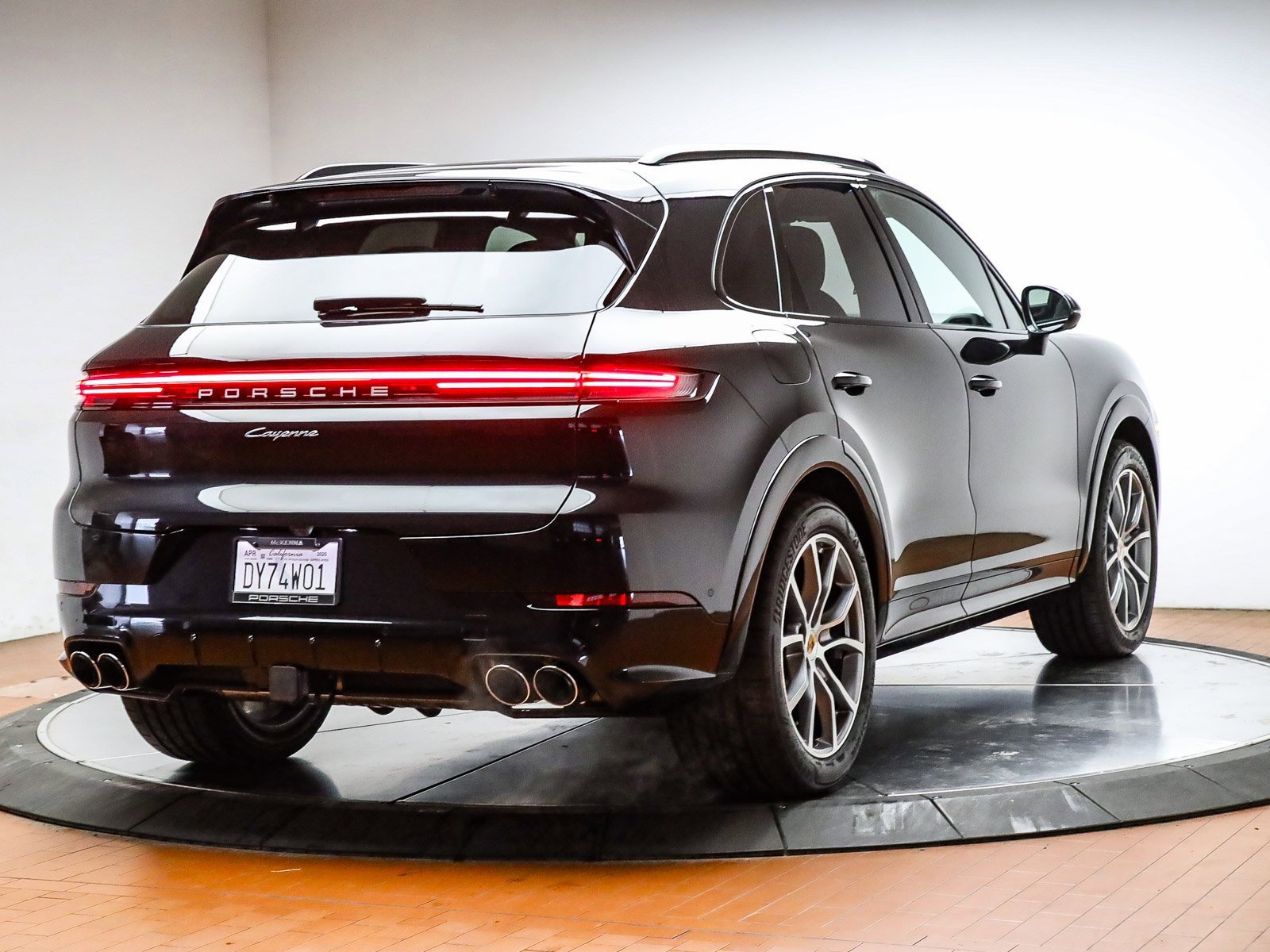 Used 2025 Porsche Cayenne image 5