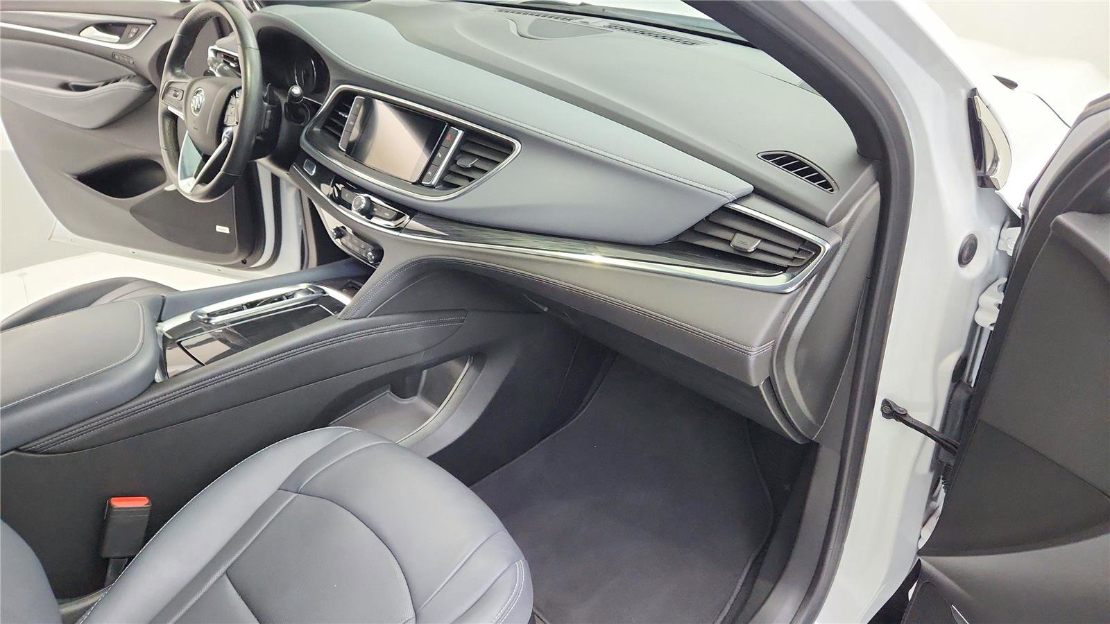 Used 2024 Buick Enclave Premium image 33