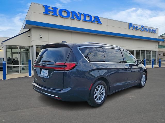 Used 2021 Chrysler Pacifica Touring-L FWD image 4