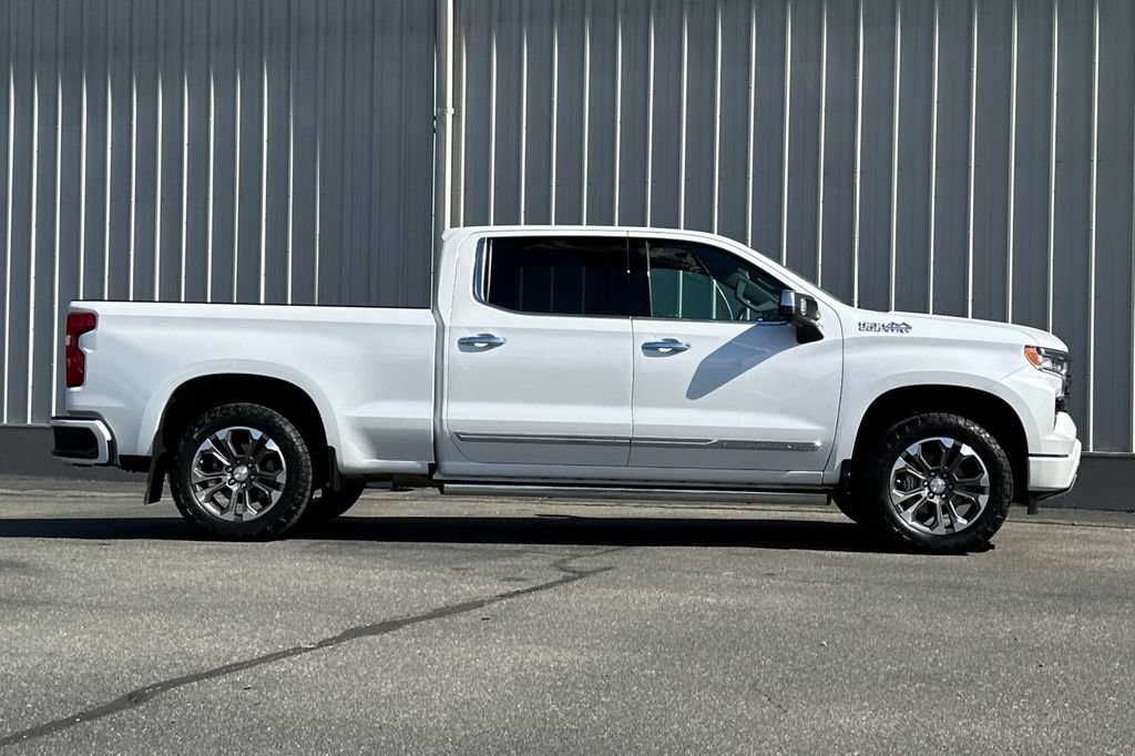 Used 2024 Chevrolet Silverado 1500 High Country w/ Technology Package AWD/4WD image 3
