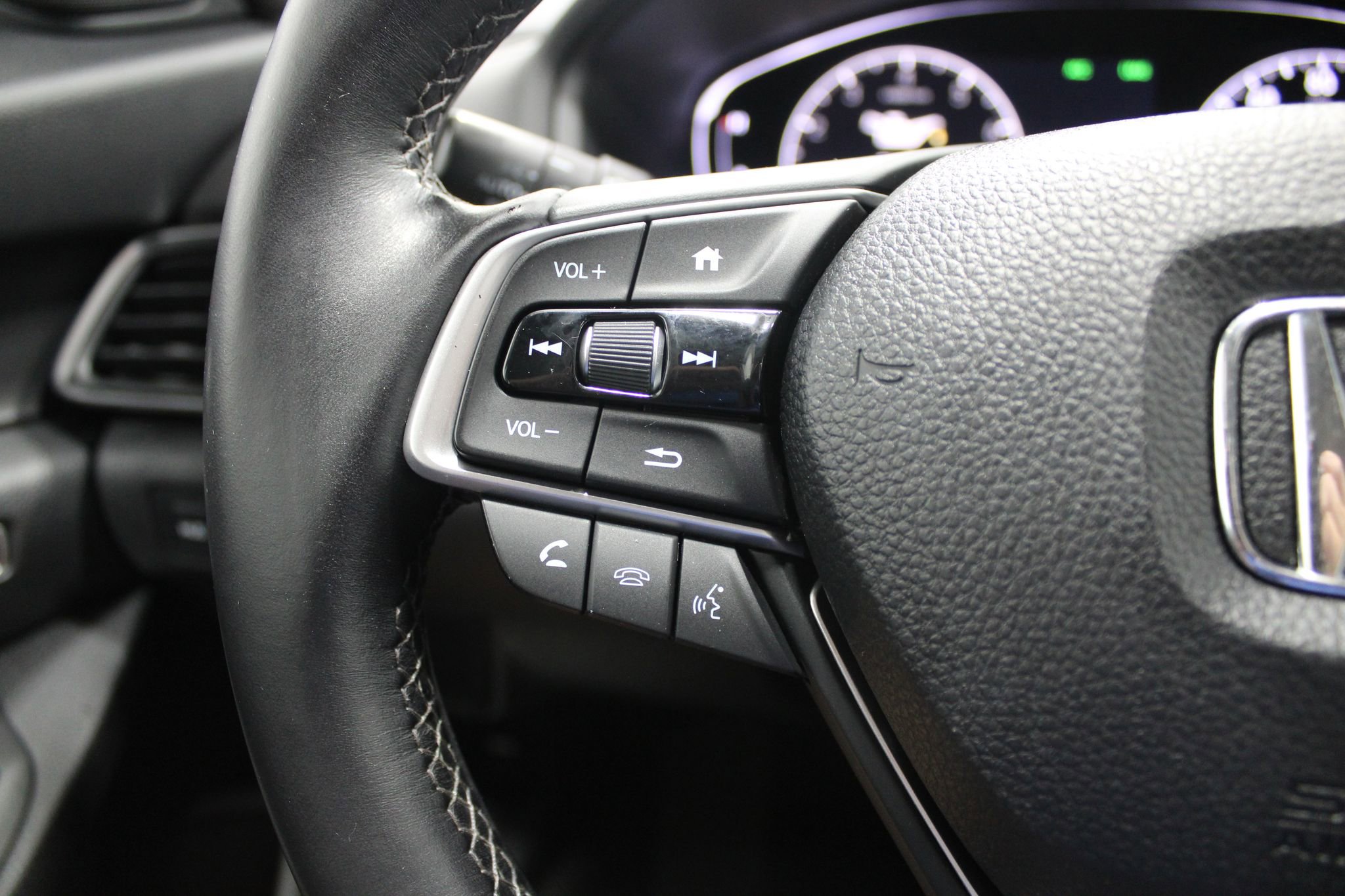 Used 2018 Honda Accord Touring image 40