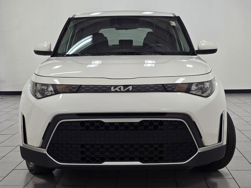 Used 2023 Kia Soul LX w/ LX Technology Package image 9