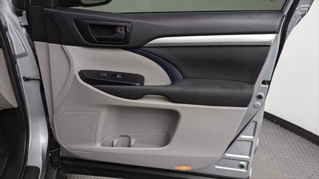 Used 2019 Toyota Highlander LE image 22
